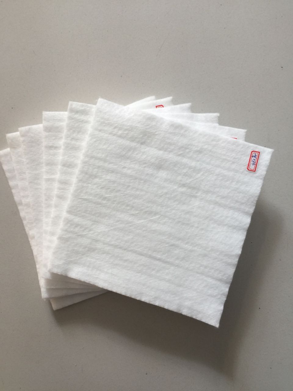 大壩設(shè)計如何選擇合適的土工布？